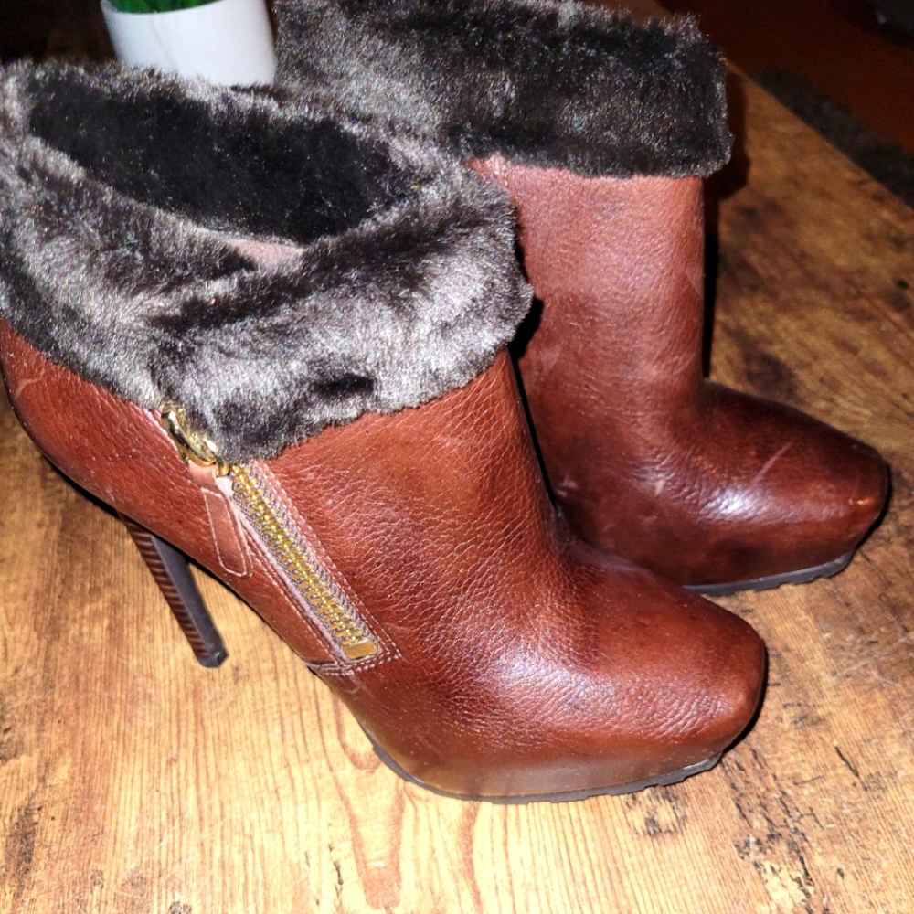Guess boots